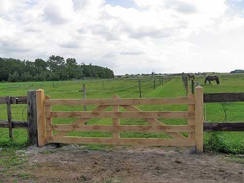 Landhek van hout Landhek van hout