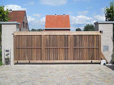 Houten schuifpoort automatisering